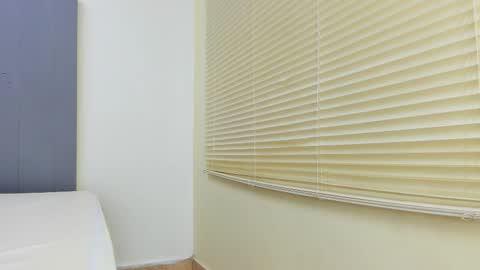 _molly_rosse_ online show from October 16, 11:44 am