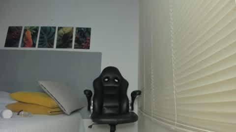 _molly_rosse_ online show from February 14, 12:02 pm