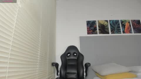 _molly_rosse_ online show from April 10, 11:59 am