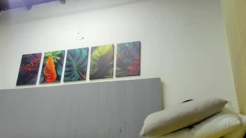 _molly_rosse_ online show from April 20, 11:57 am