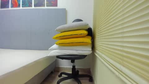 _molly_rosse_ online show from April 21, 11:49 am