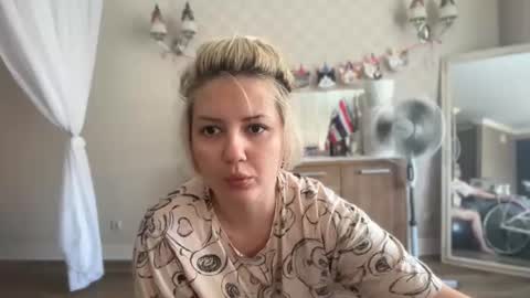 Snapshot of _morpho_ chatting on June 27, 11:59 am Francine Aisi Morpho - a genus of blue butterflies. online show from June 27, 11:59 am