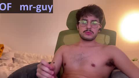 Snapshot of _mrguy_ chatting on March 4, 5:53 am _mrguy_ online show from March 4, 5:53 am