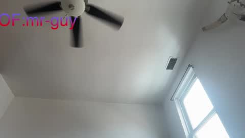 Snapshot of _mrguy_ chatting on September 27, 4:45 pm _mrguy_ online show from September 27, 4:45 pm