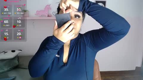 nahomi  online show from October 31, 12:55 am