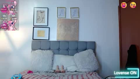 Snapshot of _naomi_s chatting on November 23, 1:44 pm _naomi_s online show from November 23, 1:44 pm