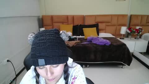 Snapshot of _natalie18_ chatting on January 19, 7:58 pm Natalie online show from January 19, 7:58 pm