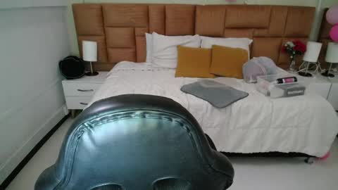 Snapshot of _natalie18_ chatting on February 9, 10:21 pm Natalie online show from February 9, 10:21 pm