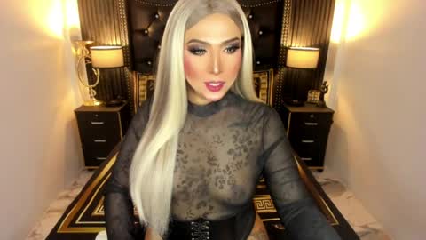 _natashacooper_ online show from May 10, 7:24 am
