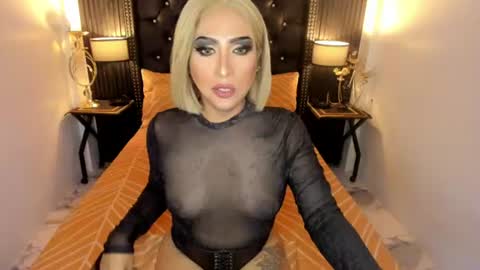Snapshot of _natashacooper_ chatting on June 17, 2:14 am _natashacooper_ online show from June 17, 2:14 am