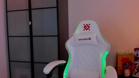 Mia with a big heart  online show from January 27, 6:30 am