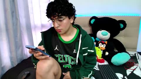 Snapshot of _nickconnor1 chatting on December 15, 10:04 pm Nicolas online show from December 15, 10:04 pm