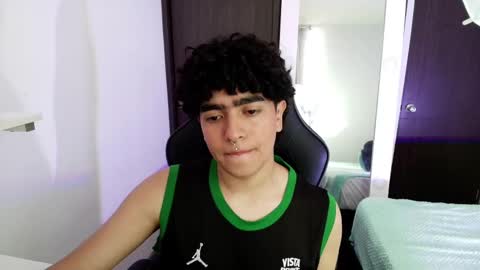 Snapshot of _nickconnor1 chatting on February 19, 6:43 pm Nicolas online show from February 19, 6:43 pm