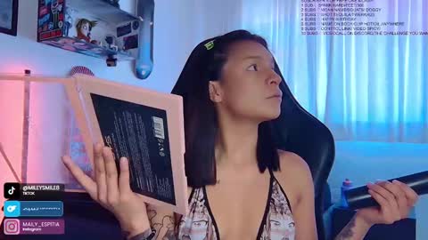 Mai   MODEL INDEPENT  online show from January 21, 3:43 pm