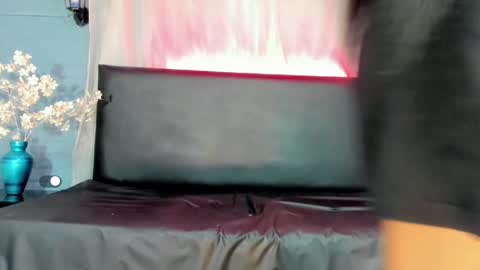 Snapshot of _nickyminach chatting on December 12, 7:48 pm Nicky Please help me with your thumbs up its importan online show from December 12, 7:48 pm