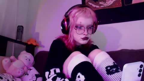 Snapshot of _nicole_meow_ chatting on July 2, 2:34 pm Nicole online show from July 2, 2:34 pm