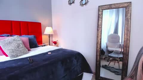 Snapshot of _nicoletteshea_ chatting on November 19, 8:31 pm _nicoletteshea_ online show from November 19, 8:31 pm