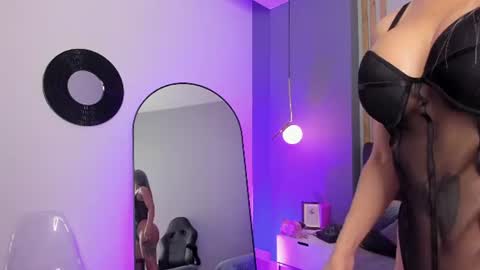 Snapshot of _nicoletteshea_ chatting on July 3, 12:33 pm _nicoletteshea_ online show from July 3, 12:33 pm