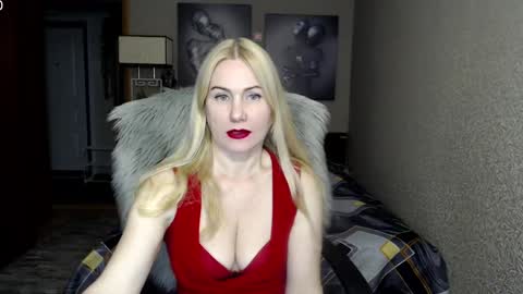 Donella    online show from December 10, 7:11 pm