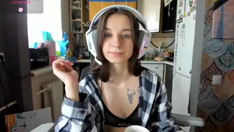 Snapshot of _nika_kik chatting on April 27, 12:14 pm Nika online show from April 27, 12:14 pm