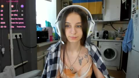 Snapshot of _nika_kik chatting on April 28, 2:55 pm Nika online show from April 28, 2:55 pm