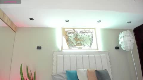   online show from February 25, 12:03 pm