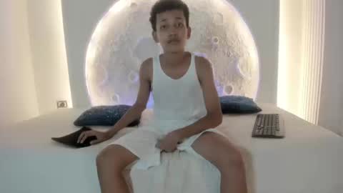 Noah online show from September 16, 8:32 pm