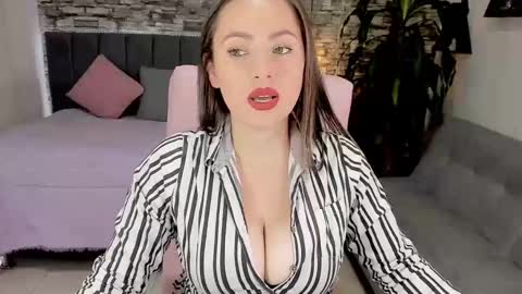 Snapshot of _oliviawilde chatting on January 8, 4:44 am Mariana online show from January 8, 4:44 am