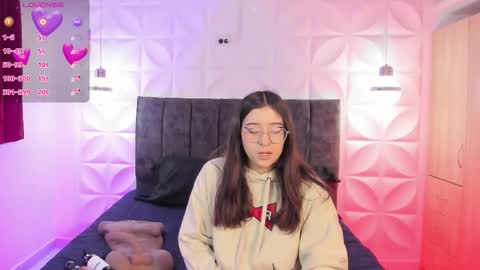 Pau online show from December 18, 12:22 pm