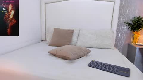  peach1  online show from February 4, 8:06 pm