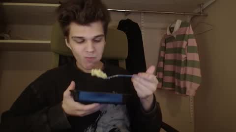 Willie online show from April 24, 8:44 pm