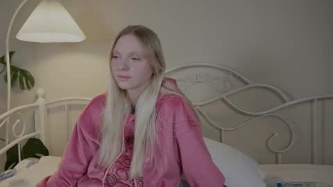 Snapshot of _penisflytrap_ chatting on September 27, 5:56 am Viktoria online show from September 27, 5:56 am