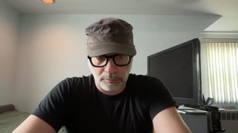 Snapshot of _pill chatting on August 9, 9:09 pm PILL online show from August 9, 9:09 pm