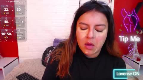 Laura online show from December 14, 5:51 pm