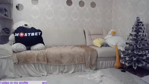 _pretty_fox_ online show from December 9, 1:02 pm