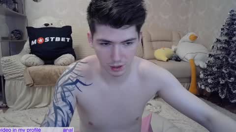 _pretty_fox_ online show from December 12, 5:42 am