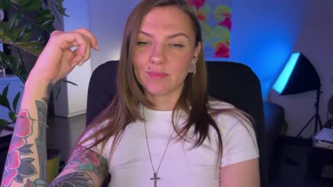  HADLY today day-off see u online 0112  online show from December 14, 5:25 pm