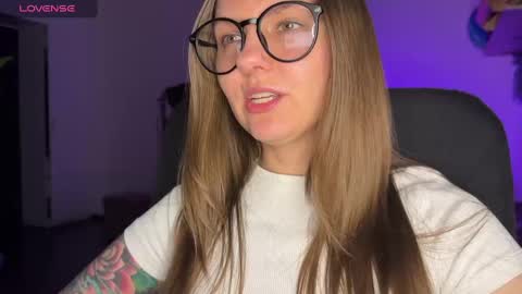  HADLY today day-off see u online 0112  online show from February 9, 6:16 pm