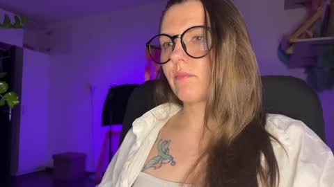  HADLY today day-off see u online 0112  online show from February 13, 6:27 pm