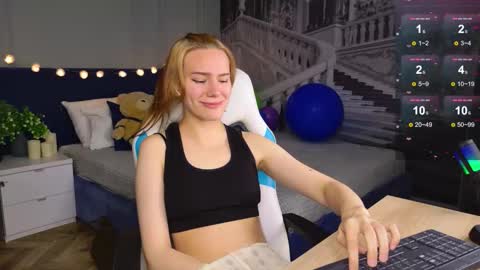 im Amy online show from September 28, 6:19 am