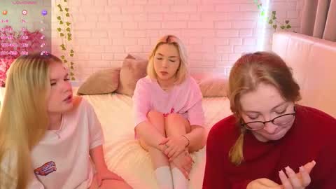 Merlizz Eva Jane Mila Nicole  left to right  online show from September 30, 2:22 pm