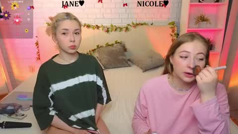 Snapshot of _ramune_ chatting on April 25, 8:06 pm Merlizz Eva Jane Mila Nicole left to right online show from April 25, 8:06 pm