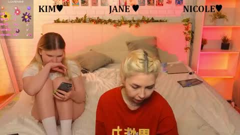 Snapshot of _ramune_ chatting on May 27, 1:57 am Merlizz Eva Jane Mila Nicole left to right online show from May 27, 1:57 am