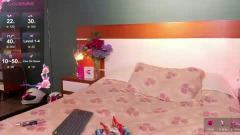 Snapshot of _redfoxxx_ chatting on June 27, 12:10 pm You can tell me Mariana online show from June 27, 12:10 pm