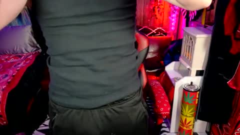 REDxxx online show from November 17, 4:57 pm