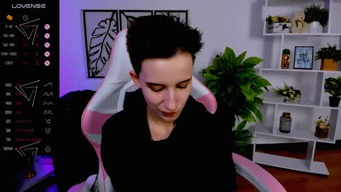 Snapshot of _rein_ramm chatting on February 6, 10:48 am Rein online show from February 6, 10:48 am