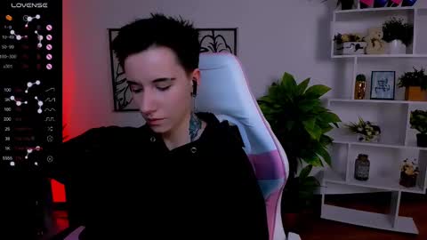 Snapshot of _rein_ramm chatting on February 14, 12:36 pm Rein online show from February 14, 12:36 pm