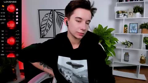 Snapshot of _rein_ramm chatting on March 5, 9:27 am Rein online show from March 5, 9:27 am