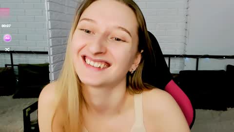 Snapshot of _ri_na_ chatting on December 22, 9:55 am I am Rina online show from December 22, 9:55 am