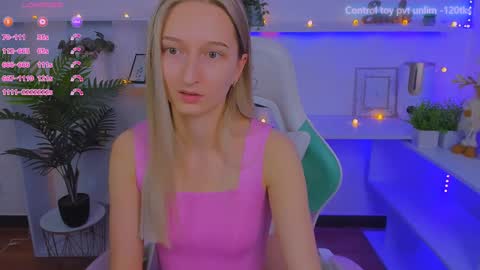 Snapshot of _ri_na_ chatting on December 26, 9:44 am I am Rina online show from December 26, 9:44 am